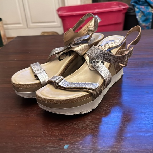 OTBT metallic Wavey women’s sandals size 9.5 - Picture 1 of 6